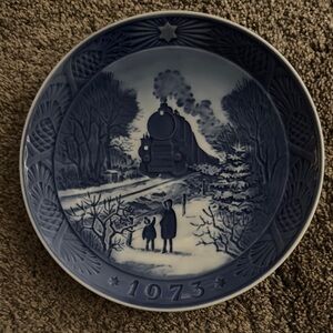 Royal Copenhagen 1973 Christmas Plate Going Home for Christmas Denmark Blue